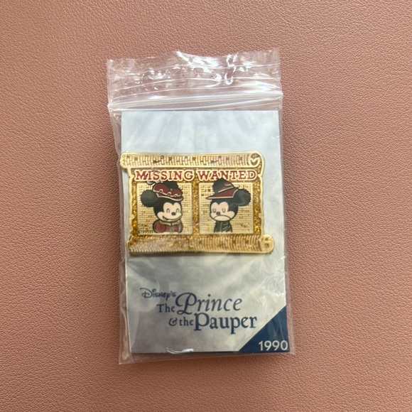 🏰 Disney Store Exclusive The Prince and the Pauper Trading Pin 1990 - Picture 1 of 3